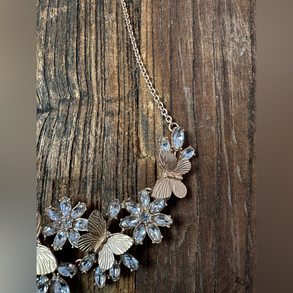 Delicate butterflies and Floral Gold Necklace - Picture 4 of 8